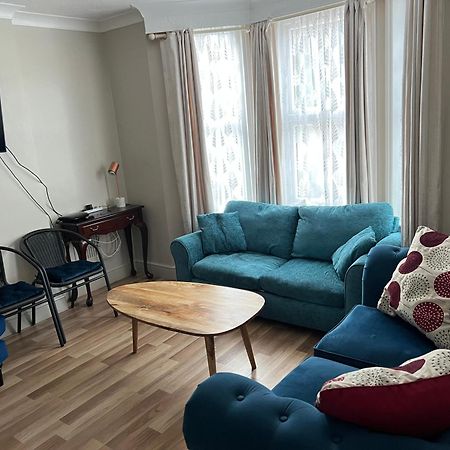 Relaxing Home - 7-10Min To Bournemouth Sandy Beach By Car - Private Garden, Parking And Spa ภายนอก รูปภาพ
