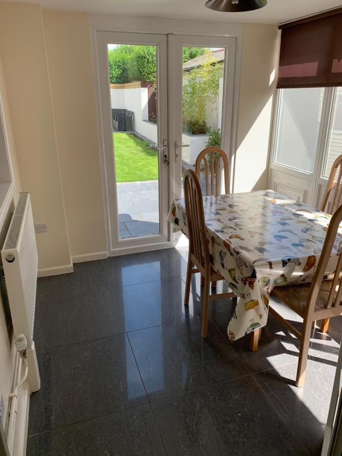 Relaxing Home - 7-10Min To Bournemouth Sandy Beach By Car - Private Garden, Parking And Spa ภายนอก รูปภาพ