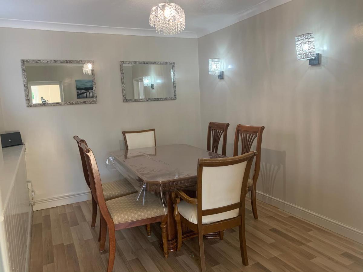 Relaxing Home - 7-10Min To Bournemouth Sandy Beach By Car - Private Garden, Parking And Spa ภายนอก รูปภาพ