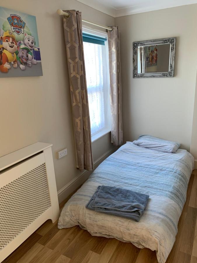Relaxing Home - 7-10Min To Bournemouth Sandy Beach By Car - Private Garden, Parking And Spa ภายนอก รูปภาพ